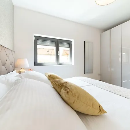 Unique Luxury Designers * זאדאר