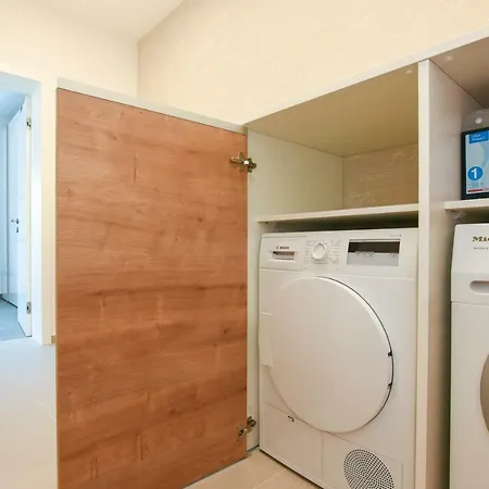 Unique Luxury Designers זאדאר