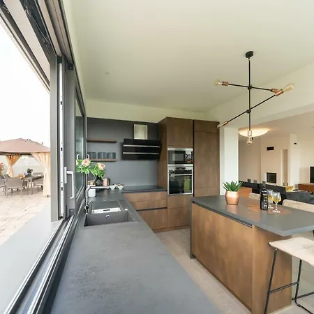 Unique Luxury Designers זאדאר